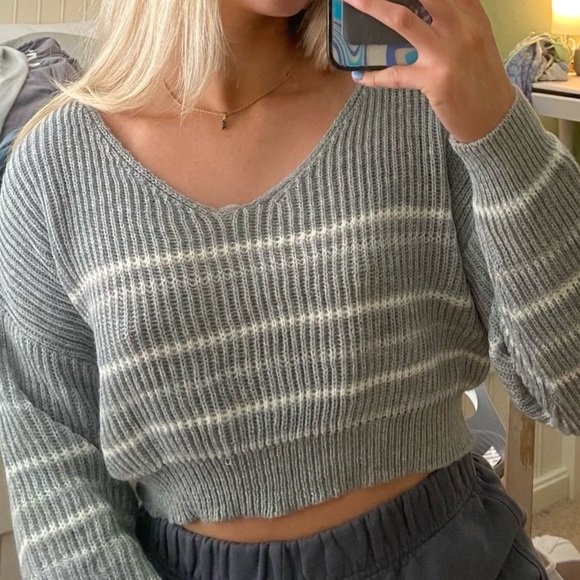 grey&white cropped striped sweater - Picture 2 of 3